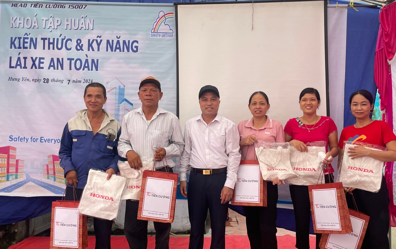 Nhiều phần thưởng cho người thực hành tốt đã được trao tới tận tay khách hàng tham gia.