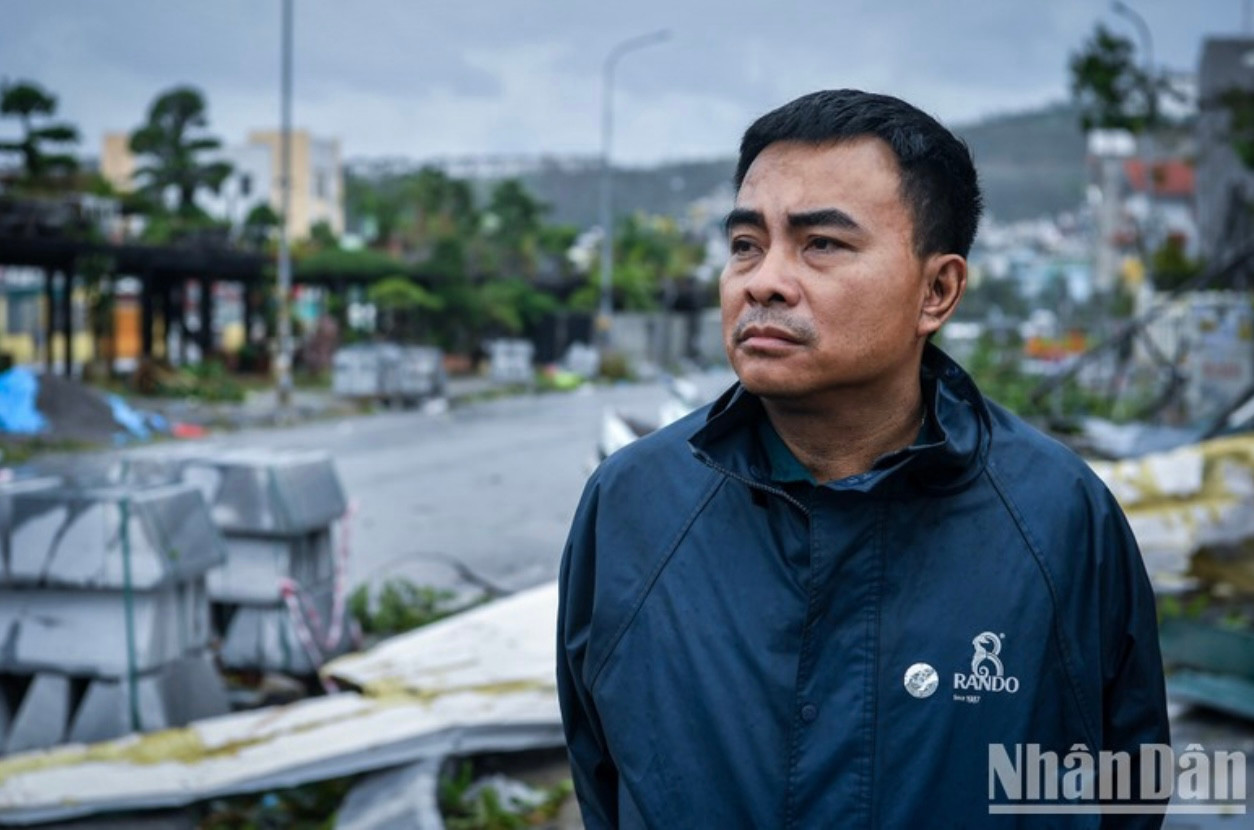 Có gần 30 năm kinh nghiệm đi biển, nhưng với ông Tiến, bão số 3 vẫn là một cơn bão dữ dội chưa từng thấy.