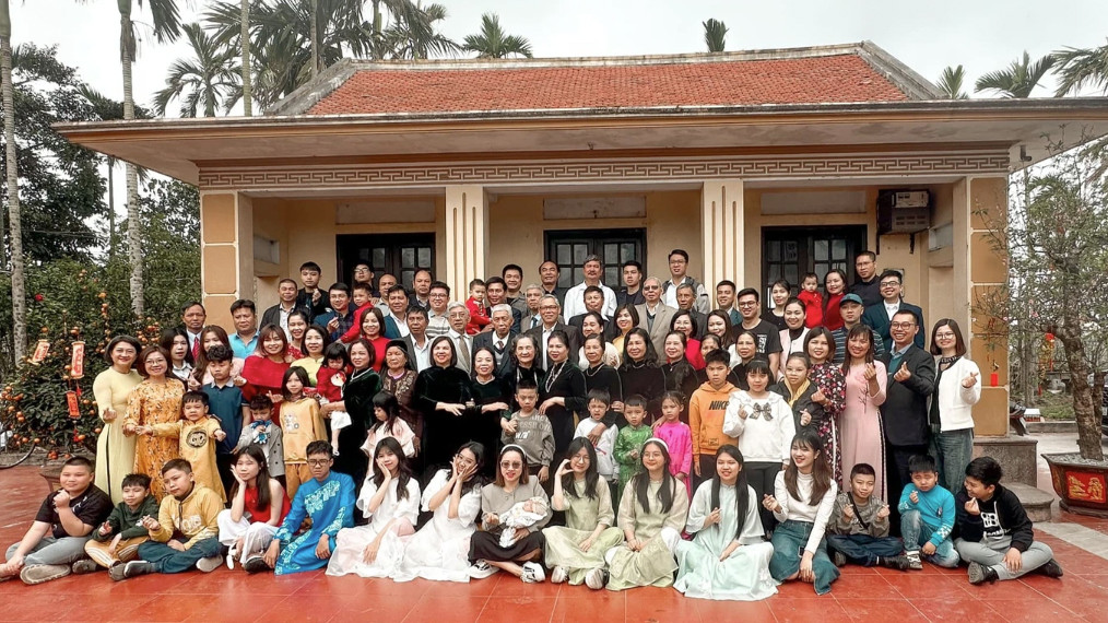 Bức ảnh đoàn viên ngày Tết của gia đình ở Thái Bình gây sốt mạng (Ảnh: Nhân vật cung cấp).