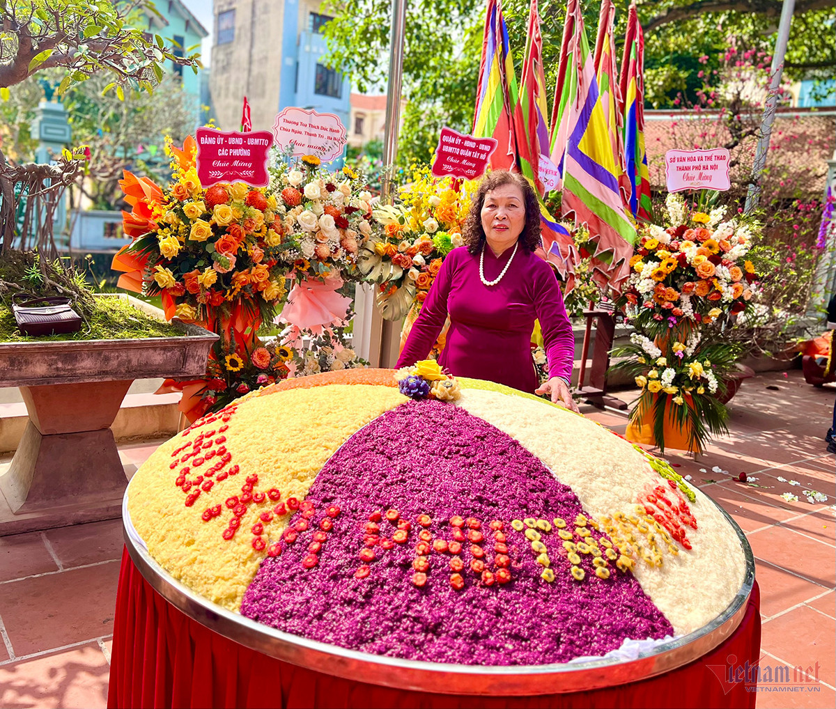 Bà Nguyễn Thị Loan - Chủ tịch Hội làng nghề Phú Thượng. Bà Nguyễn Thị Loan - Chủ tịch Hội làng nghề Phú Thượng.