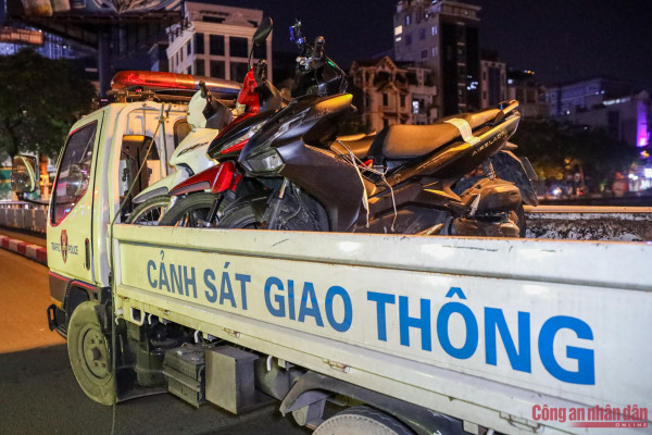 Phương tiện được niêm phong, tạm giữ.