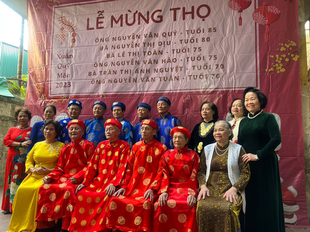 Lễ mừng thọ là dịp quan trọng, là ngày truyền thống gia đình để con cháu tề tựu.