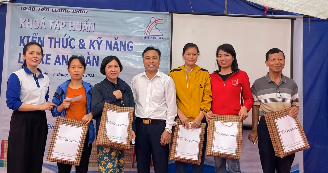 Nhiều phần thưởng cho người thực hành tốt đã được trao tới tận tay khách hàng tham gia.