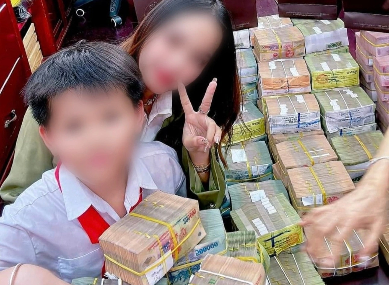 Đại diện tiệm vàng cho biết nơi đây chỉ hỗ trợ giải ngân, không trúng 12 tờ vé số (Ảnh: Chụp màn hình). Đại diện tiệm vàng cho biết nơi đây chỉ hỗ trợ giải ngân, không trúng 12 tờ vé số (Ảnh: Chụp màn hình).