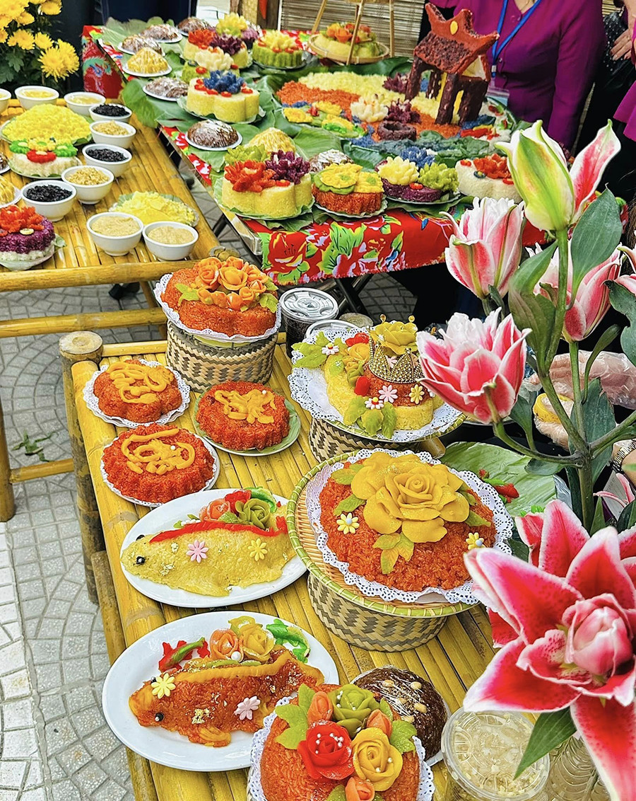 Xôi Phú Thượng tại lễ hội diễn ra vào mùng 8 tháng Giêng âm lịch vừa qua. Xôi Phú Thượng tại lễ hội diễn ra vào mùng 8 tháng Giêng âm lịch vừa qua.