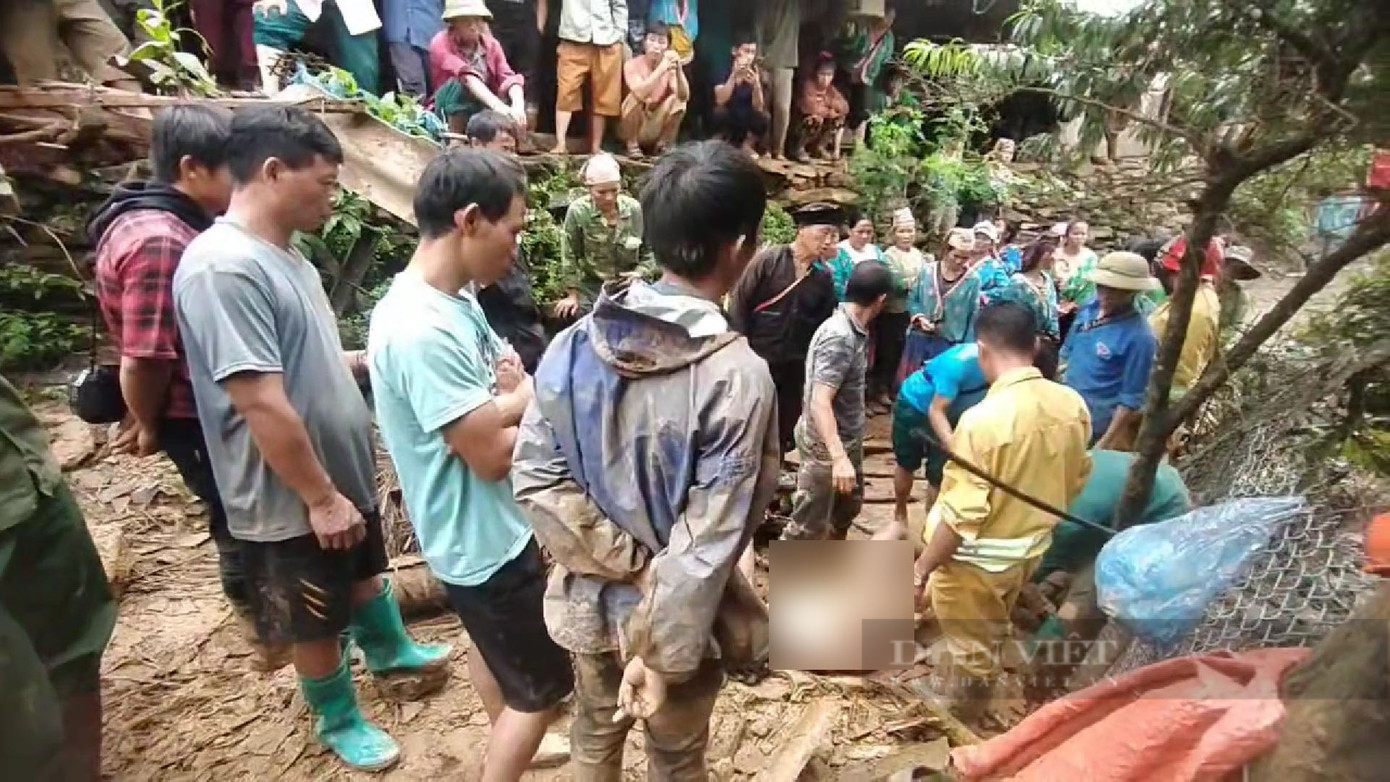 Người dân bản Hua Pư (xã Chiềng Nơi, huyện Mai Sơn, tỉnh Sơn La) giúp gia đình nạn nhân tìm được 1 thi thể người mất tích vào chiều 24/7. Ảnh: Chông Linh. Người dân bản Hua Pư (xã Chiềng Nơi, huyện Mai Sơn, tỉnh Sơn La) giúp gia đình nạn nhân tìm được 1 thi thể người mất tích vào chiều 24/7. Ảnh: Chông Linh.