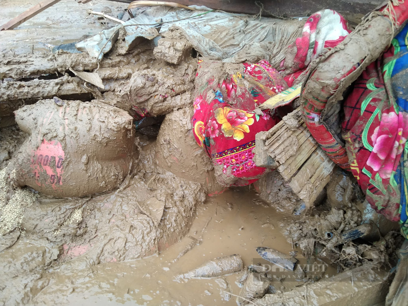 Sạt lở đất cuốn trôi nhà cửa, tài sản của người dân bản Hua Pư. Ảnh: Chông Linh. Sạt lở đất cuốn trôi nhà cửa, tài sản của người dân bản Hua Pư. Ảnh: Chông Linh.