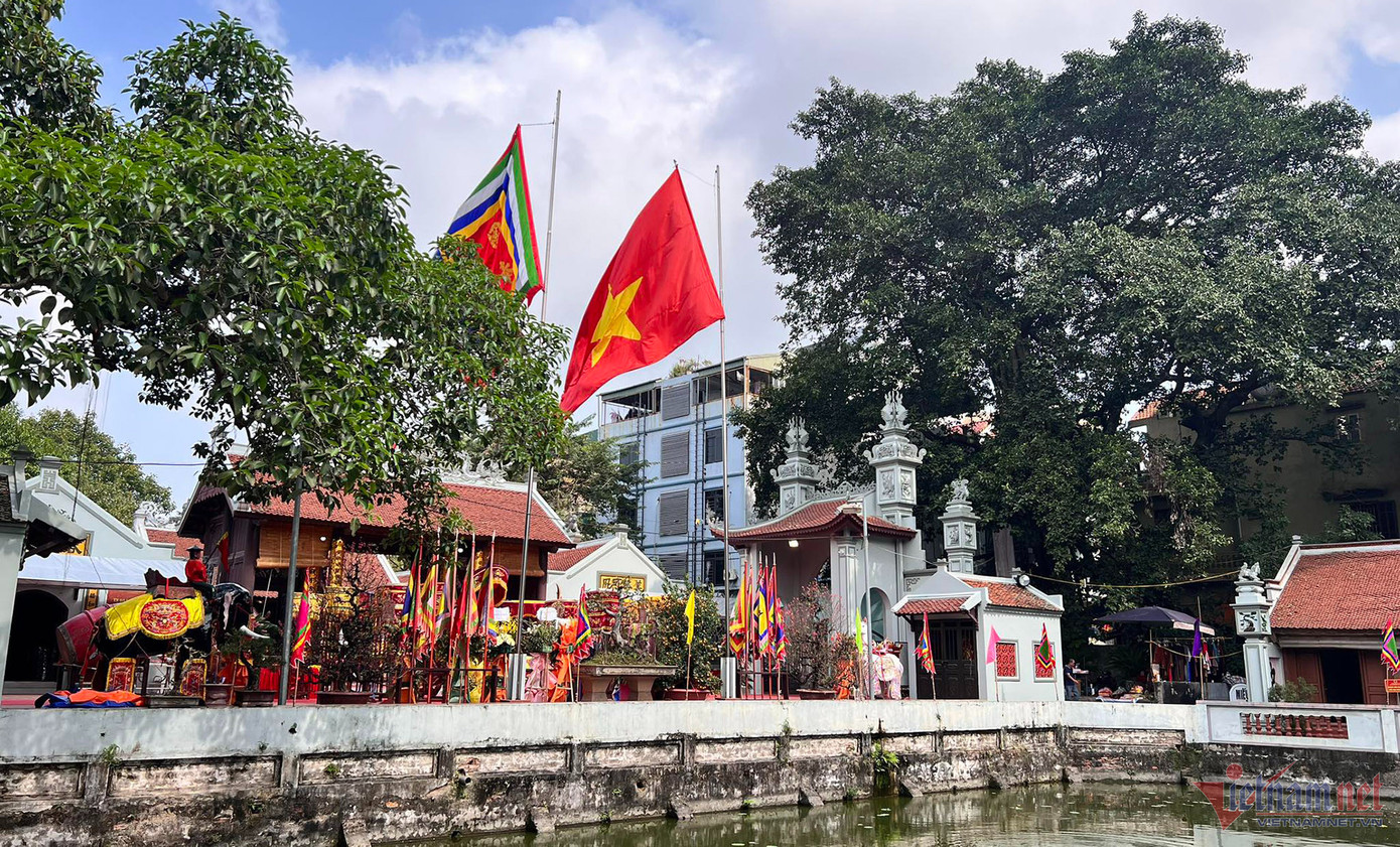 Đình làng Phú Thượng nơi hàng năm tổ chức lễ hội xôi. Đình làng Phú Thượng nơi hàng năm tổ chức lễ hội xôi.