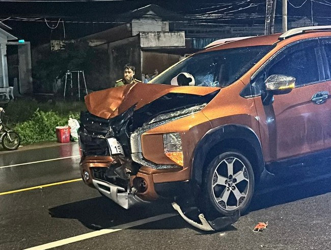 Chiếc ô tô gây tai nạn. Ảnh: DT Chiếc ô tô gây tai nạn. Ảnh: DT