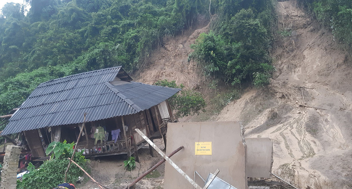 Lũ về trong đêm khiến 2 người chết, 5 người mất tích trên địa bàn tỉnh Điện Biên. Ảnh: Nguyễn Dương (VietNamNet) Lũ về trong đêm khiến 2 người chết, 5 người mất tích trên địa bàn tỉnh Điện Biên. Ảnh: Nguyễn Dương (VietNamNet)