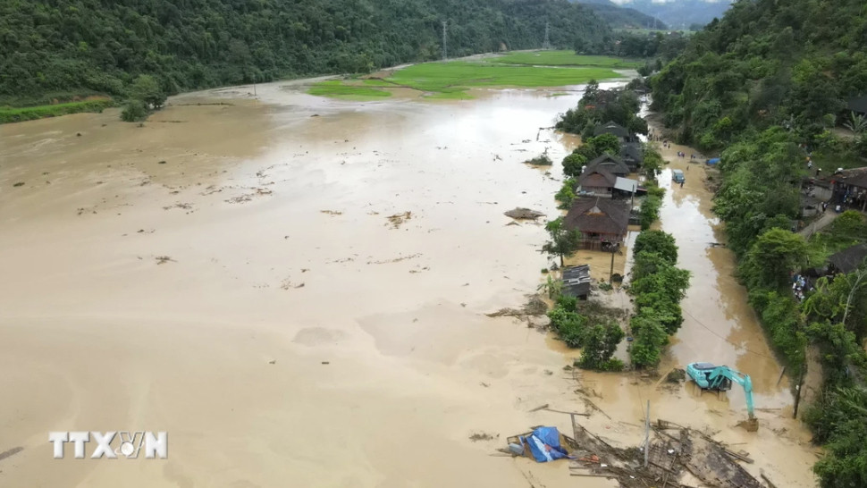 Hiện trường sau trận lũ quét tại Mường Pồn. (Ảnh: Xuân Tư/TTXVN)