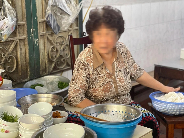 Bà T.T.T., chủ quán phở Bà T.T.T., chủ quán phở