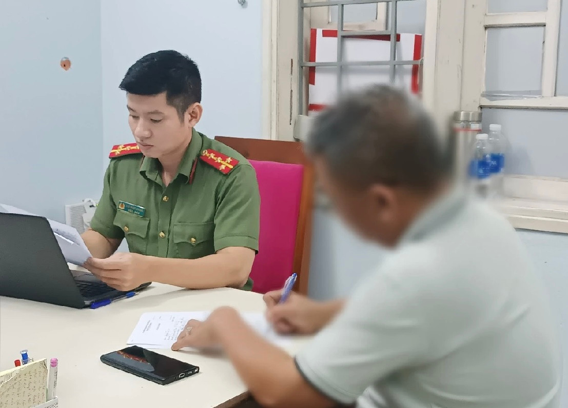 Chủ tài khoản TikTok T.L làm việc với cơ quan công an.