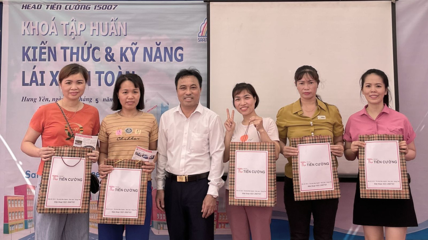 Nhiều phần thưởng cho người thực hành tốt đã được trao tới tận tay khách hàng tham gia.