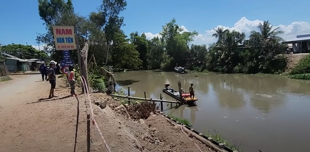 Mé sông nơi xảy ra sự việc Mé sông nơi xảy ra sự việc