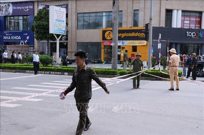 Lực lượng chức năng phong tỏa hiện trường vụ nổ.