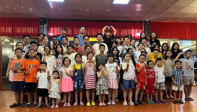 Các chắt nội, ngoại của hai cụ.