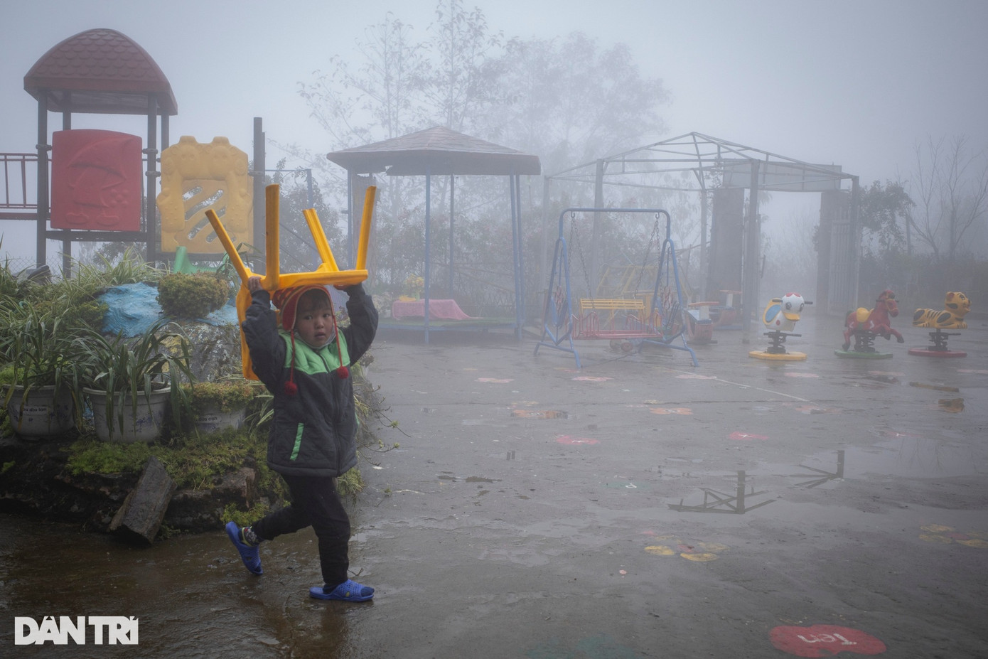Các hoạt động vui chơi học tập ngoài trời phải tạm dừng do thời tiết khắc nghiệt ảnh hưởng tới sức khỏe của học sinh. Các hoạt động vui chơi học tập ngoài trời phải tạm dừng do thời tiết khắc nghiệt ảnh hưởng tới sức khỏe của học sinh.