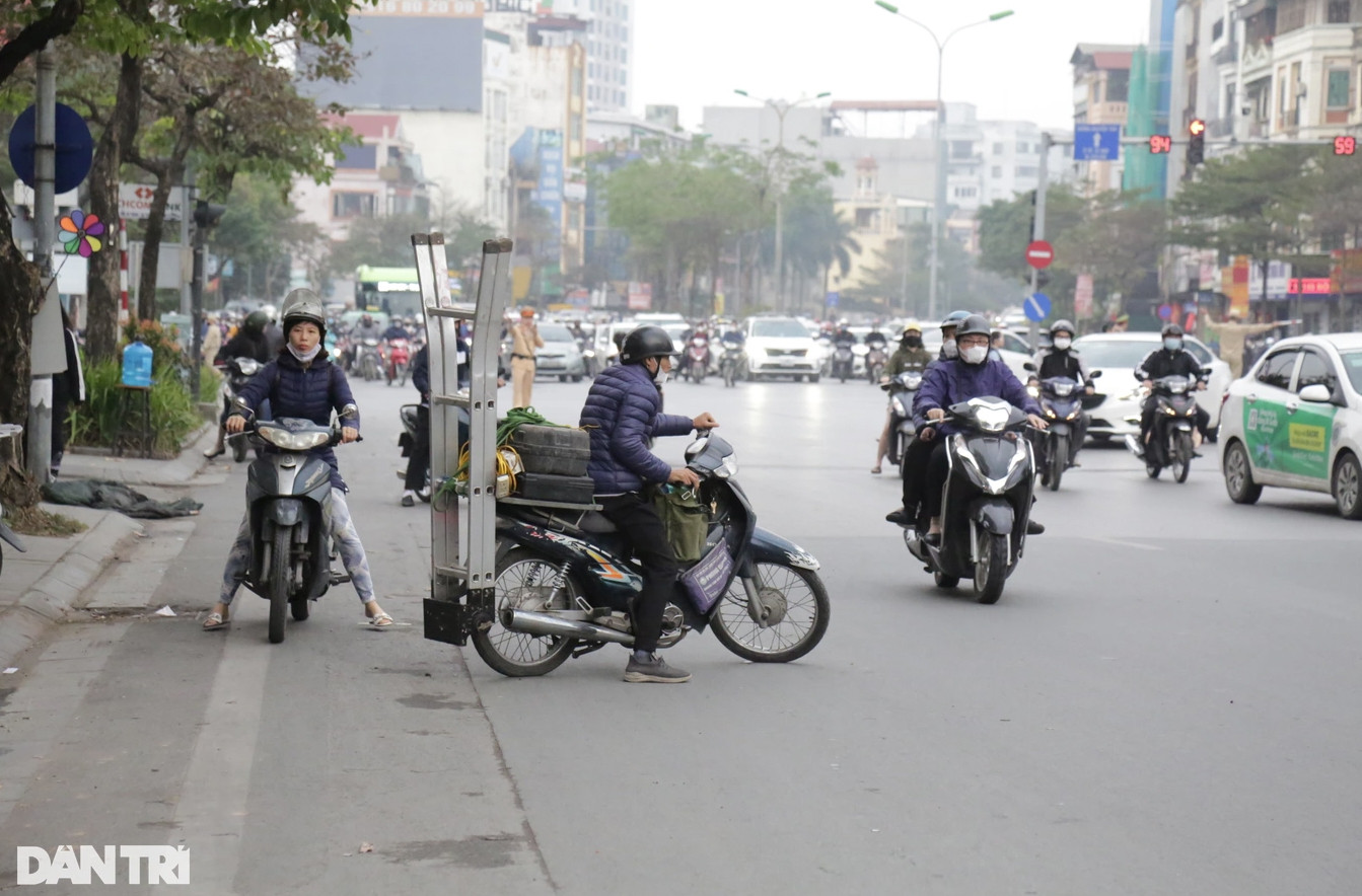 Nhiều trường hợp quay đầu bỏ chạy khi thấy tổ công tác (Ảnh: Trần Thanh).