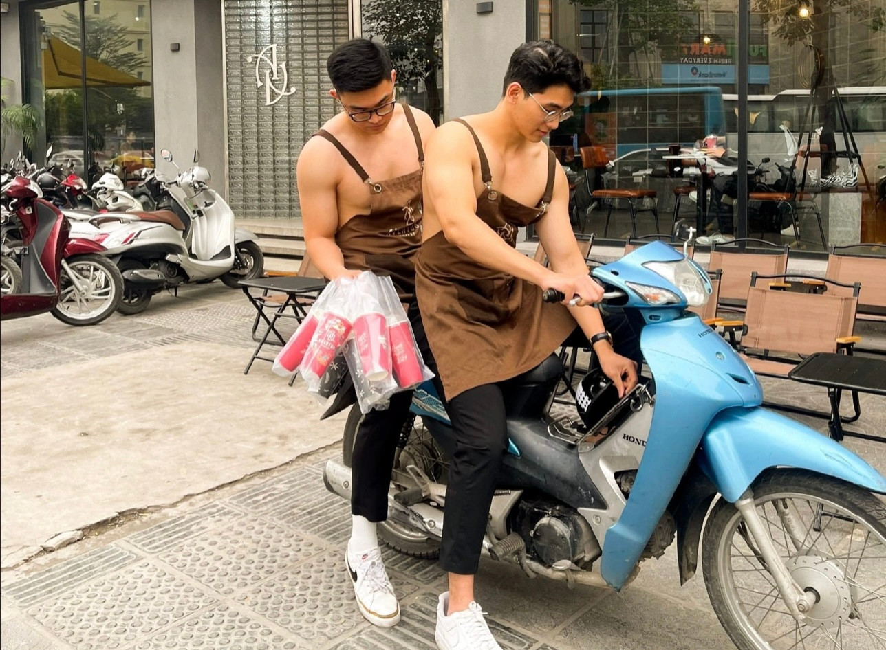 Khách hàng đặt trên 30 cốc đồ uống sẽ được nhân viên vận chuyển tận nơi với giao diện như trong ảnh (Ảnh: Quán cà phê A.C). Khách hàng đặt trên 30 cốc đồ uống sẽ được nhân viên vận chuyển tận nơi với giao diện như trong ảnh (Ảnh: Quán cà phê A.C).