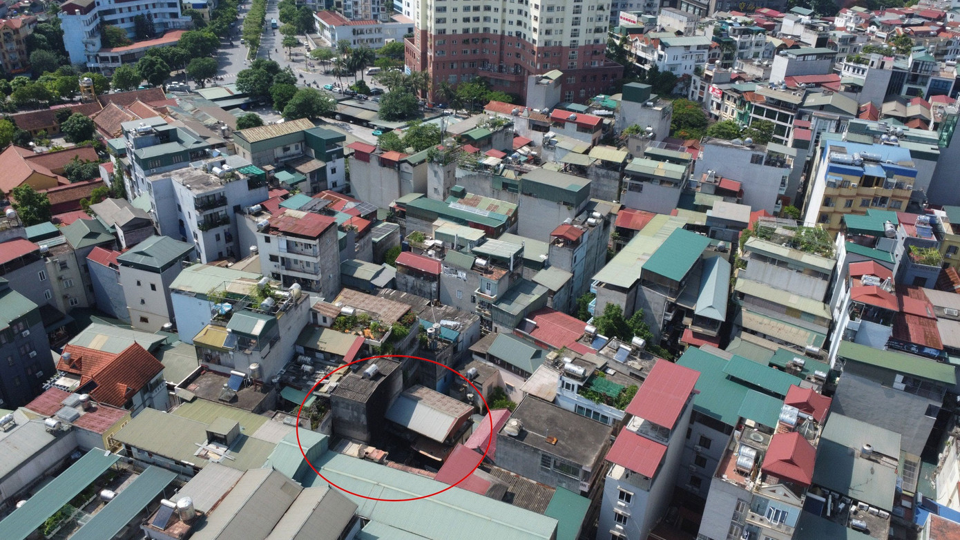 Ngôi nhà nằm trong ngõ sâu, dân cư đông đúc