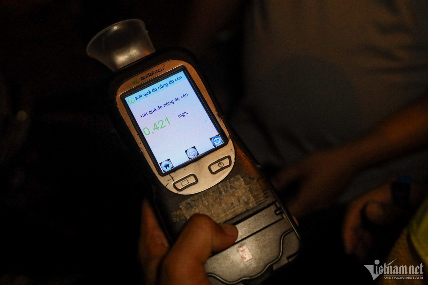Tài xế T.T.H. vi phạm ở mức 0,421 mg/L khí thở. Ảnh: Đình Hiếu