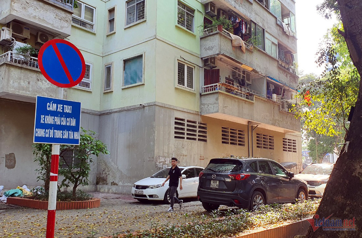 Khu vực tòa nhà NƠ 16C, nơi 3 ô tô bị tạt sơn. Ảnh: Tiến Dũng