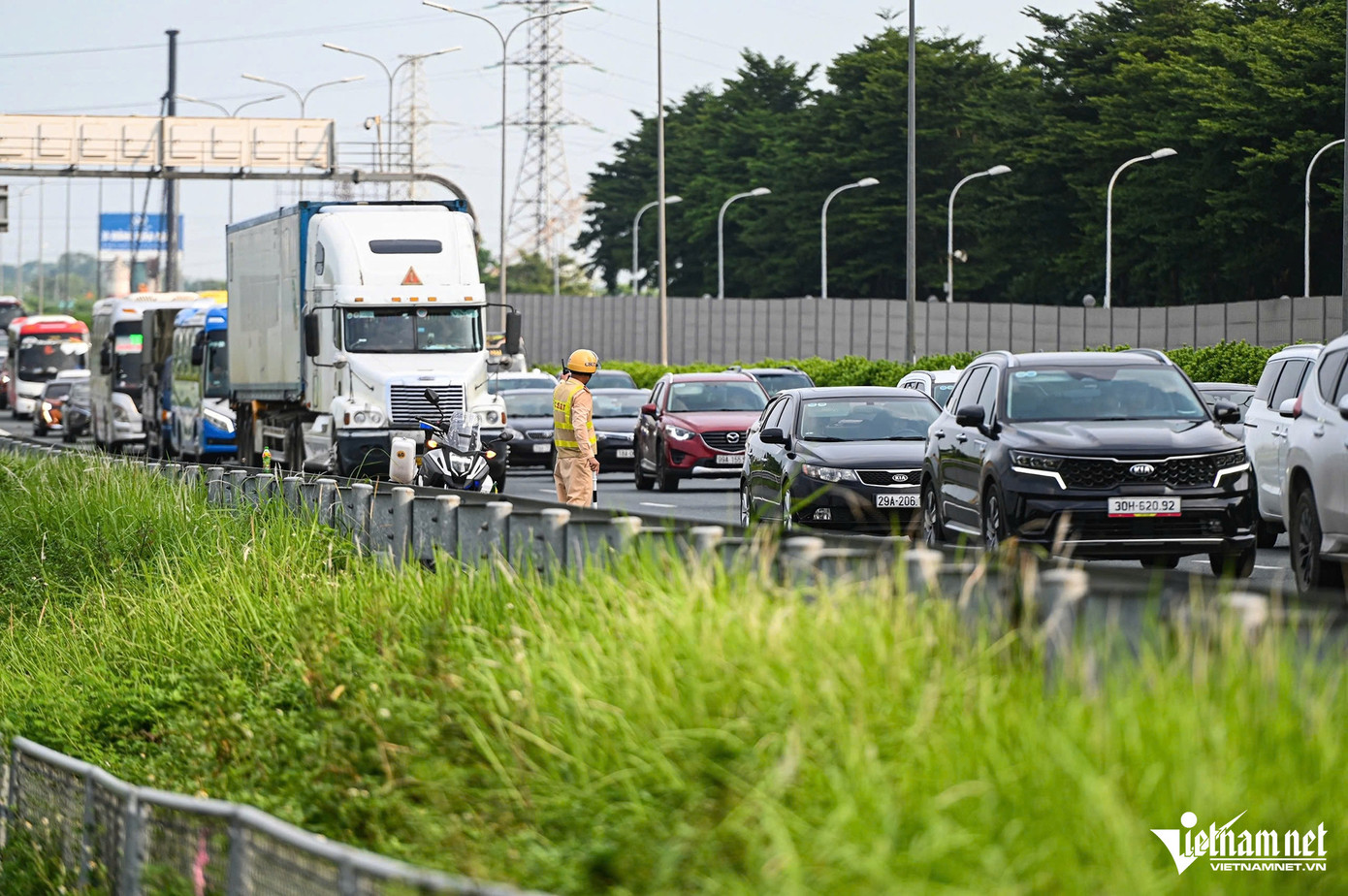 Chiều 2/9, dù mới là ngày áp chót của kỳ nghỉ lễ Quốc khánh nhưng nhiều người đã trở lại Hà Nội.