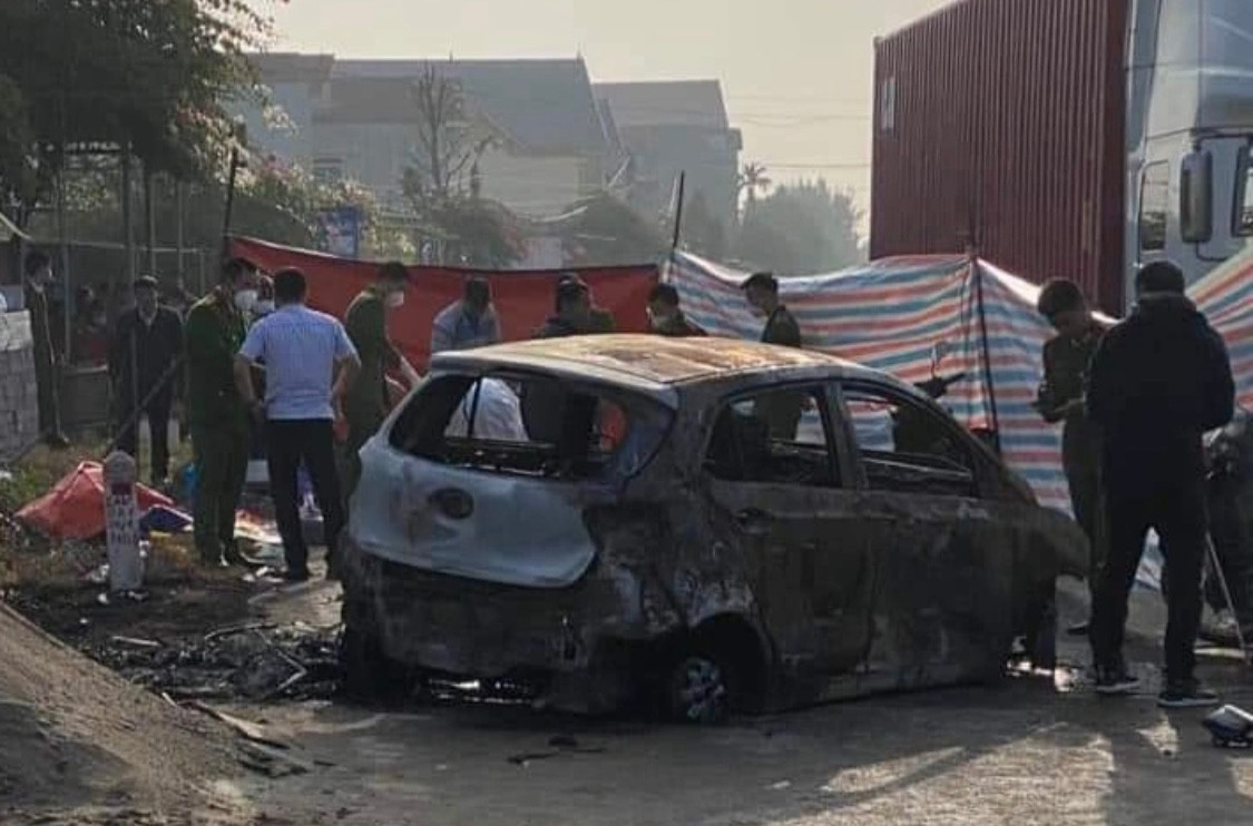 Hiện trường nơi phát hiện chiếc xe bị cháy (Ảnh: A.P).