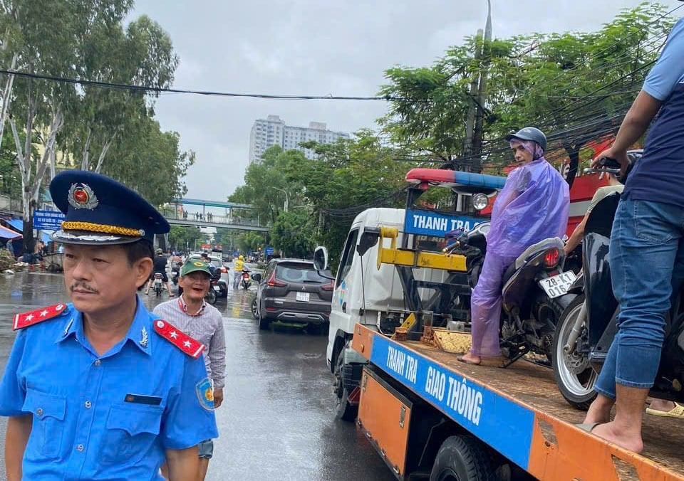 Sở GTVT thông báo hạn chế xe vào đường 70 do đường ngập Sở GTVT thông báo hạn chế xe vào đường 70 do đường ngập