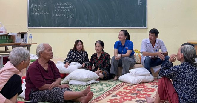 Người dân tại nơi tạm trú 67 Phó Đức Chính.