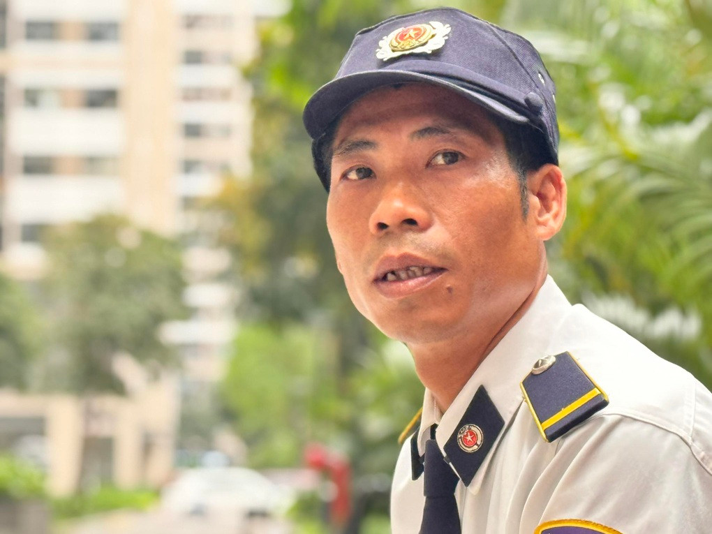 Nam bảo vệ kể lại sự việc (Ảnh: A.N.)