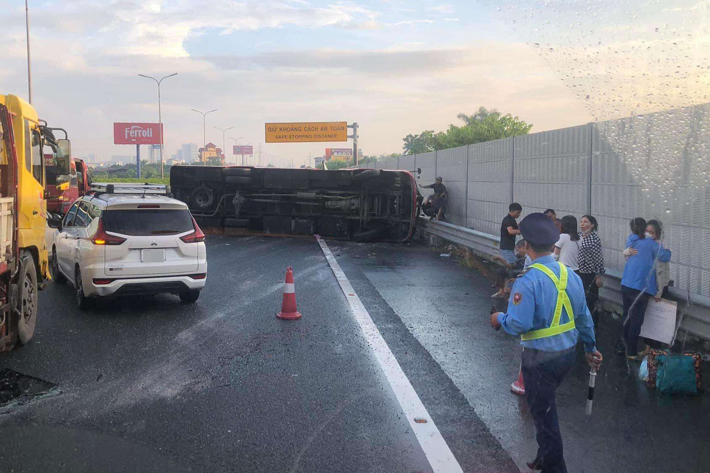 Hiện trường vụ tai nạn giao thông trên cao tốc. Ảnh: Đăng Khôi Hiện trường vụ tai nạn giao thông trên cao tốc. Ảnh: Đăng Khôi