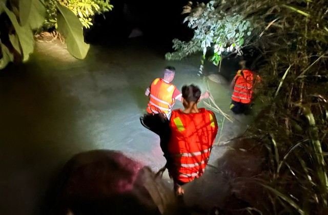 5 người mắc kẹt lần lượt được giải cứu an toàn