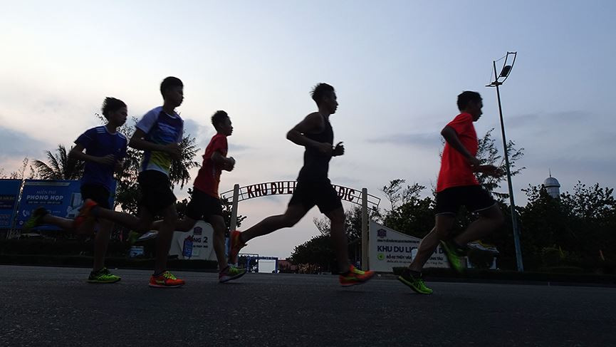 Runner hào hứng nhận BIB, sẵn sàng tranh tài tại Tiền Phong Marathon ảnh 22