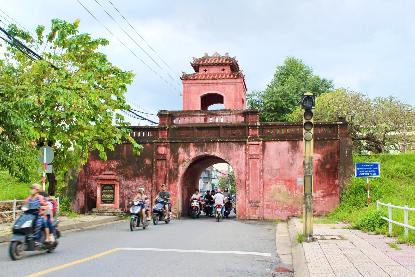 Dự án tôn tạo, tu bổ di tích thành cổ Diên Khánh đang chờ phê duyệt, thẩm định. Ảnh: K.N. Dự án tôn tạo, tu bổ di tích thành cổ Diên Khánh đang chờ phê duyệt, thẩm định. Ảnh: K.N.