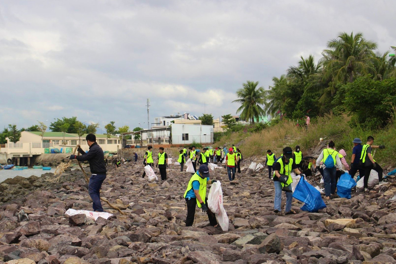 Ông Phạm Minh Nhựt - Phó Chủ tịch Thường trực Hiệp hội Du Lịch Nha Trang - Khánh Hòa, cho biết: “Đây là hoạt động đầu tiên của Hiệp hội nhằm kêu gọi cộng đồng cùng chung tay bảo vệ môi trường biển, môi trường du lịch. Trong năm 2024, đơn vị sẽ tiếp tục tổ chức hoạt động này hàng quý để tạo hiệu ứng cho xã hội, góp sức làm sạch biển Nha Trang”.