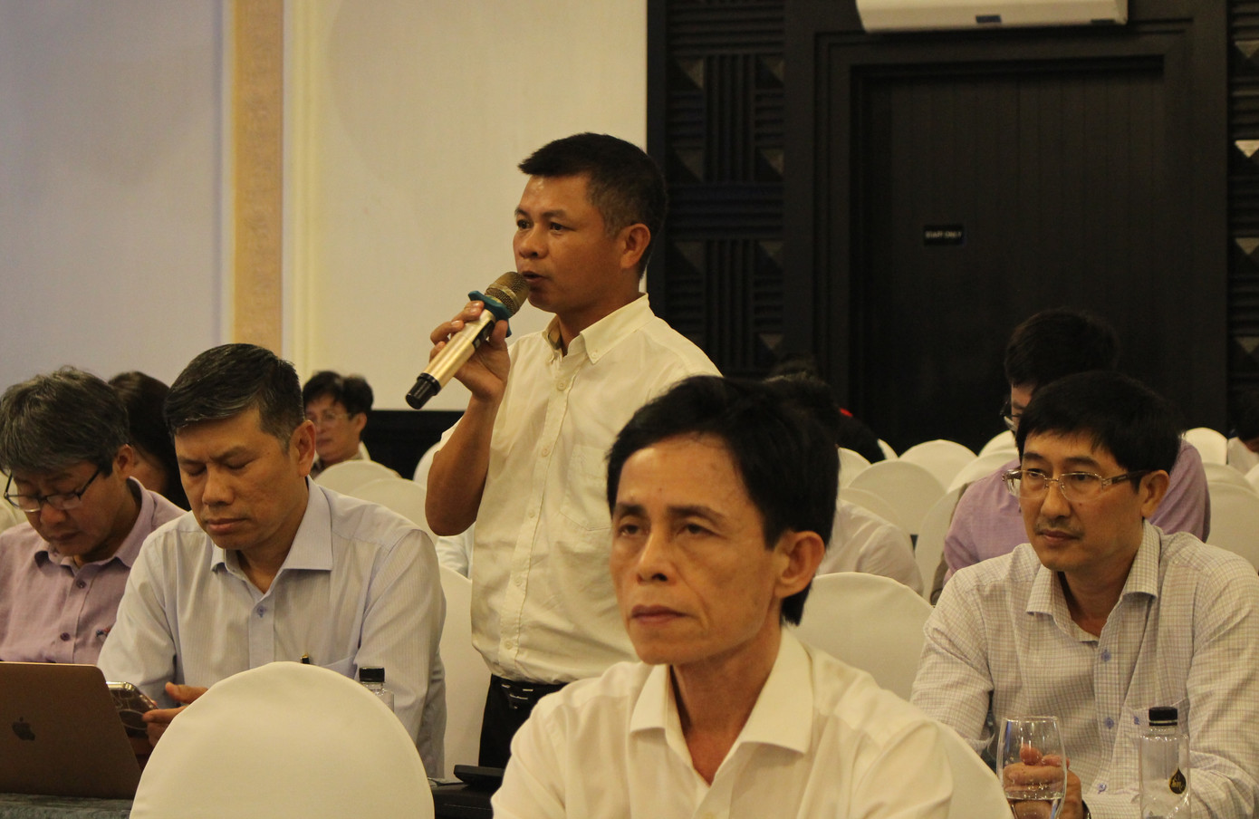 Các doanh nghiệp trao đổi ý kiến tại Hội nghị đối thoại doanh nghiệp ở Khánh Hòa. Ảnh: K.N. Các doanh nghiệp trao đổi ý kiến tại Hội nghị đối thoại doanh nghiệp ở Khánh Hòa. Ảnh: K.N.