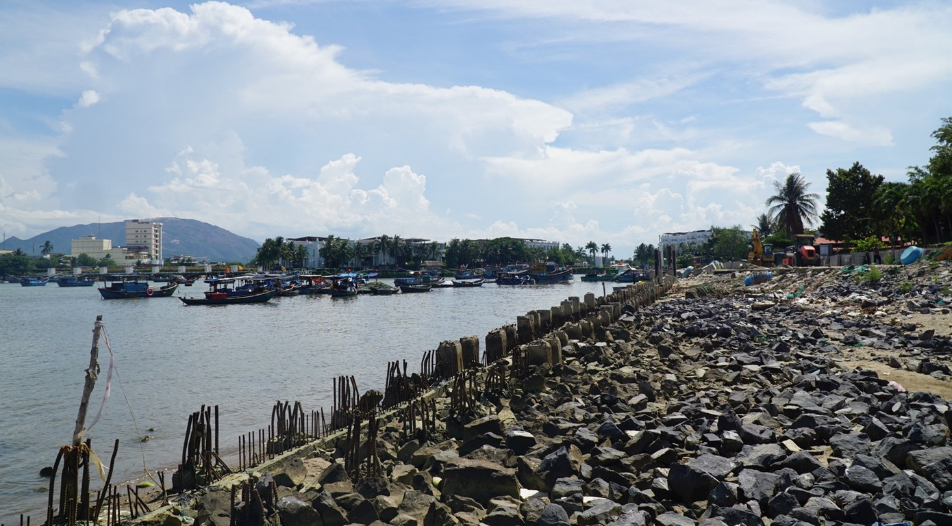 Hợp phần 2 dự án CCSEP Nha Trang bị đình trệ vì giải phóng mặt bằng chậm. Ảnh: L.H. Hợp phần 2 dự án CCSEP Nha Trang bị đình trệ vì giải phóng mặt bằng chậm. Ảnh: L.H.