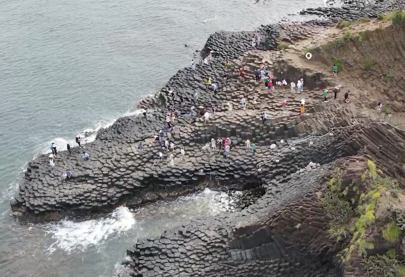 Ghềnh Đá Đĩa sẽ được xây dựng thành Công viên địa chất tỉnh Phú Yên. Ảnh: L.H.