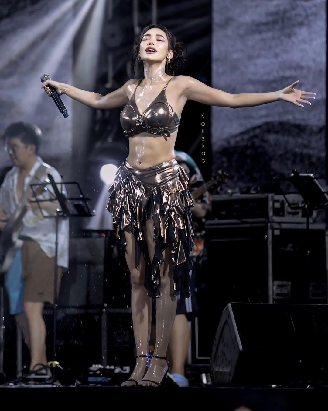 Engfa Wahara biểu diễn tại sự kiện. Engfa Wahara biểu diễn tại sự kiện.