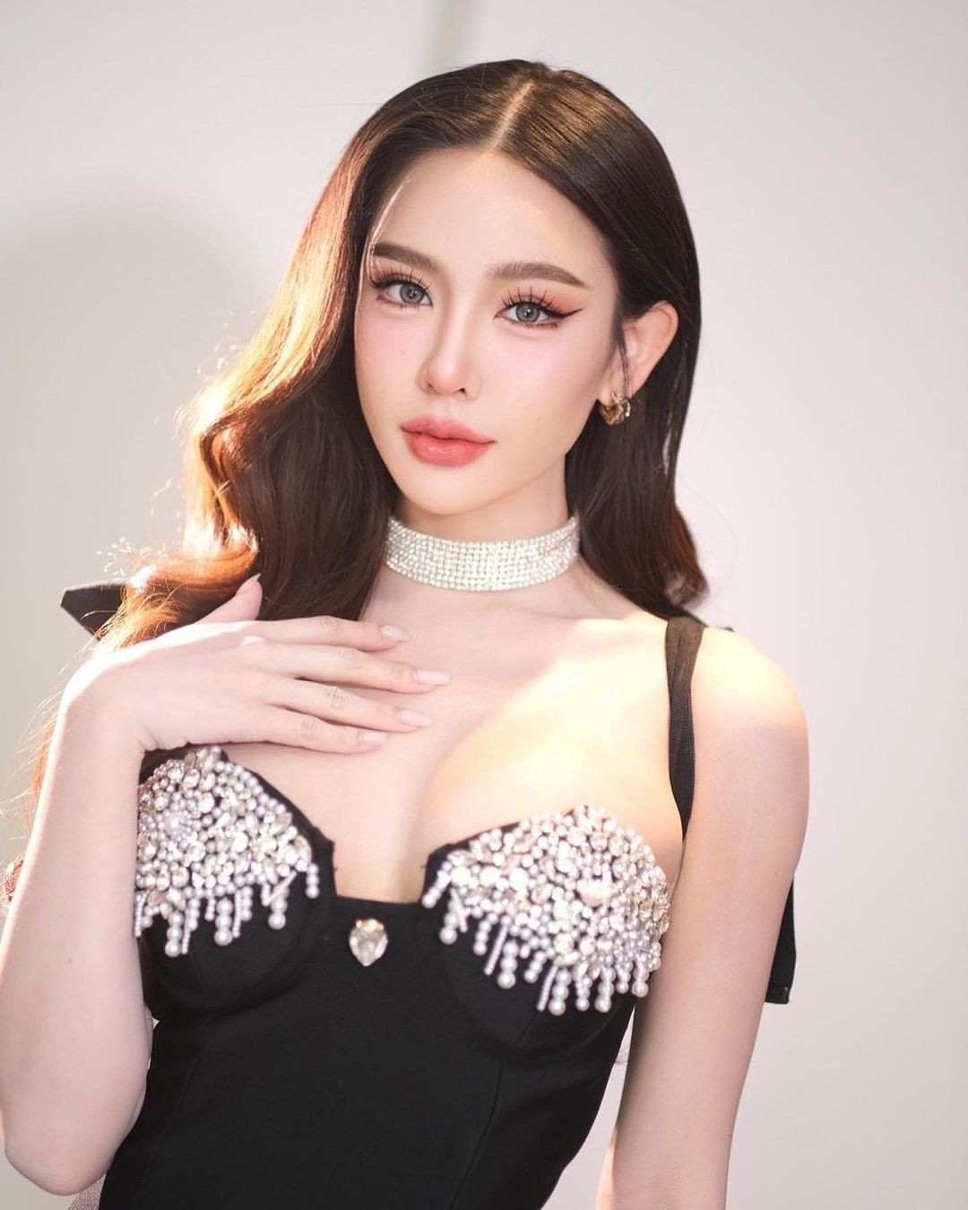 Malin Chara-anan là CEO của một thương hiệu mỹ phẩm và KOL trên mạng xã hội.