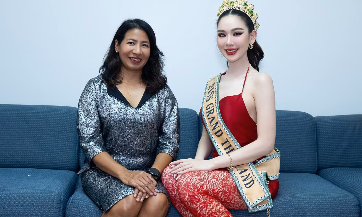 Malin Chara-anan bị chê ăn mặc thảm họa.