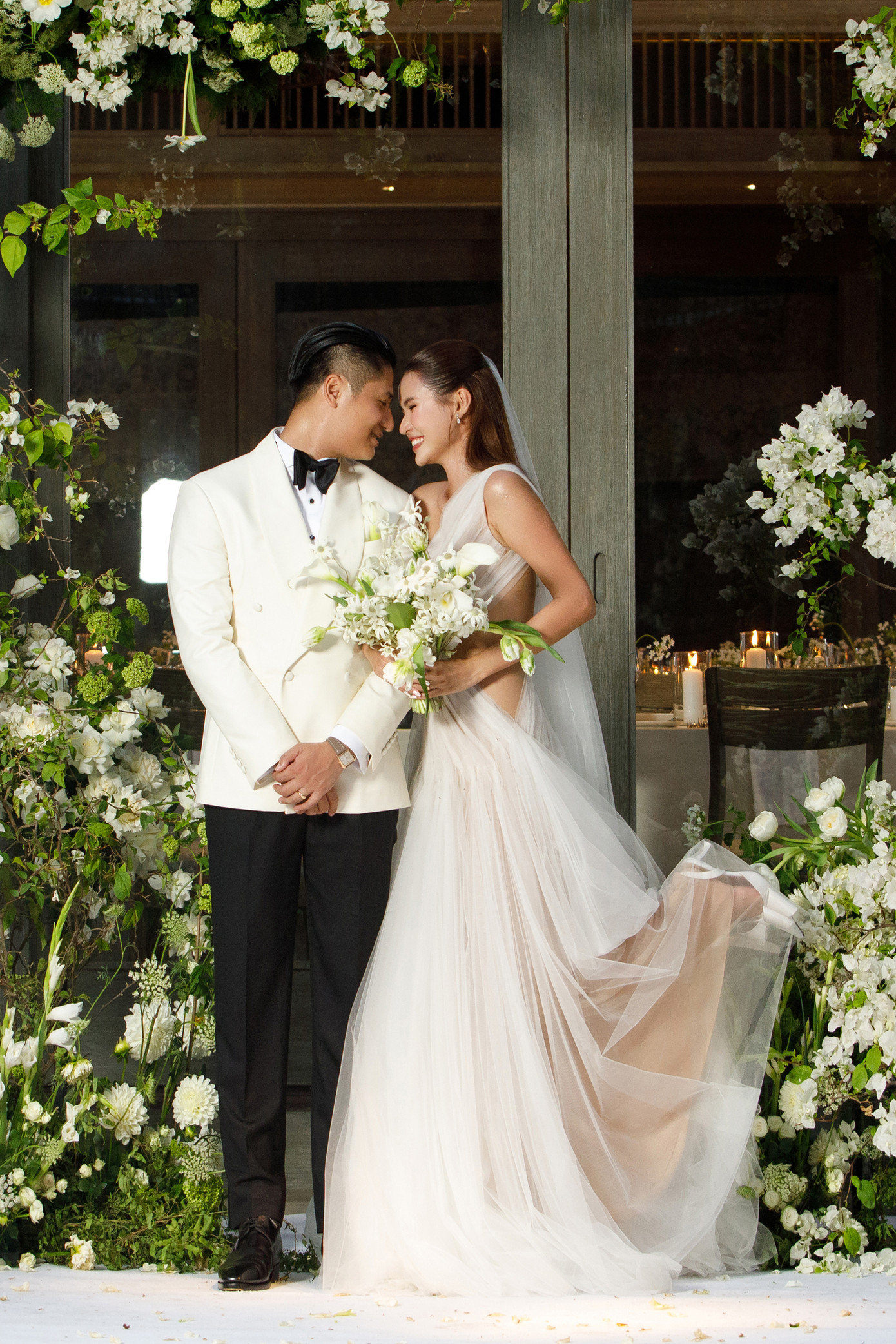 Tối 14/4, người đẹp Cao Thiên Trang - top 5 Miss Cosmo Vietnam 2023 - tổ chức tiệc cưới tại TPHCM. Chồng Cao Thiên Trang tên Đỗ Tiến, có ngoại hình nam tính. Cặp đôi đã yêu nhau 5 năm trước khi quyết định về chung một nhà. Tối 14/4, người đẹp Cao Thiên Trang - top 5 Miss Cosmo Vietnam 2023 - tổ chức tiệc cưới tại TPHCM. Chồng Cao Thiên Trang tên Đỗ Tiến, có ngoại hình nam tính. Cặp đôi đã yêu nhau 5 năm trước khi quyết định về chung một nhà.