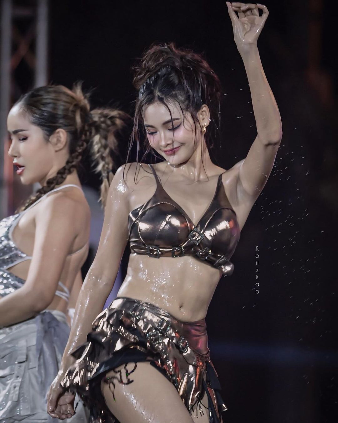 Engfa Wahara biểu diễn tại sự kiện. Engfa Wahara biểu diễn tại sự kiện.