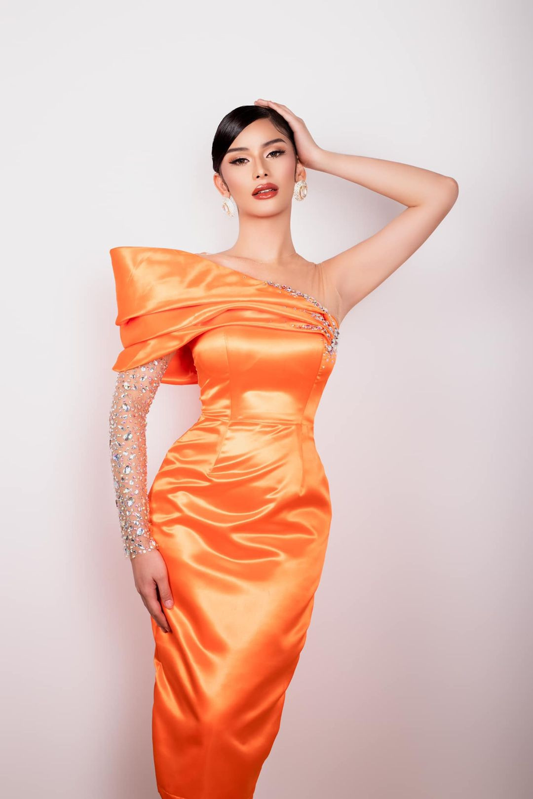 Sophia là người đẹp có kinh nghiệm thi sắc đẹp. Cô từng tham gia Miss International Queen Philippines vào năm ngoái và lọt vào top 10 chung cuộc.