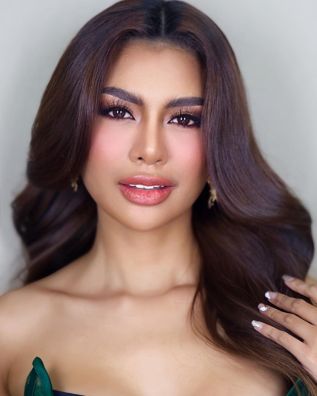 Bb. Pilipinas là cuộc thi sắc đẹp lâu đời, uy tín tại Philippines. Trước đây, người giành chiến thắng tại Bb. Pilipinas thường được cử đi thi Miss Universe. Tuy nhiên, vài năm gần đây Bb. Pilipinas đã mất bản quyền Hoa hậu Hoàn vũ.