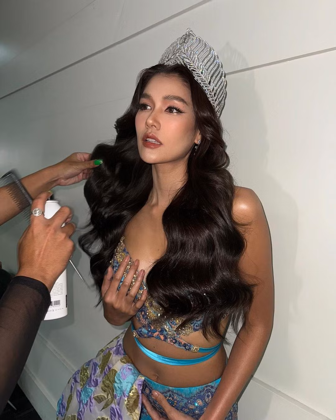 Hoa hậu Hoàn vũ Thái Lan 2015 Aniporn Chalermburanawong mặc trang phục cut-out nóng bỏng. Hoa hậu Hoàn vũ Thái Lan 2015 Aniporn Chalermburanawong mặc trang phục cut-out nóng bỏng.