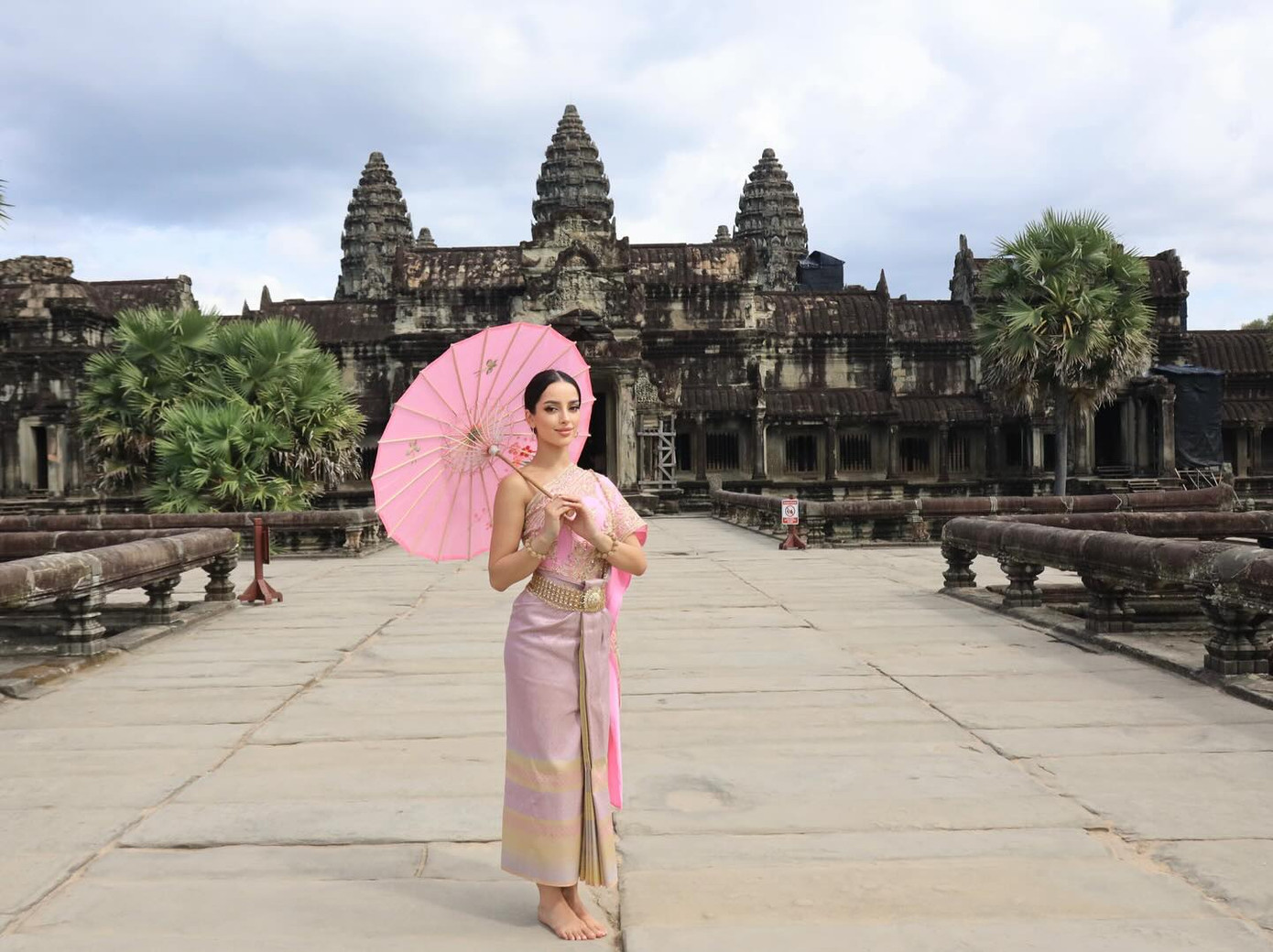 Người đẹp Amy Viranya Berry - Miss Grand Buriram 2024 bị fan Campuchia chỉ trích.