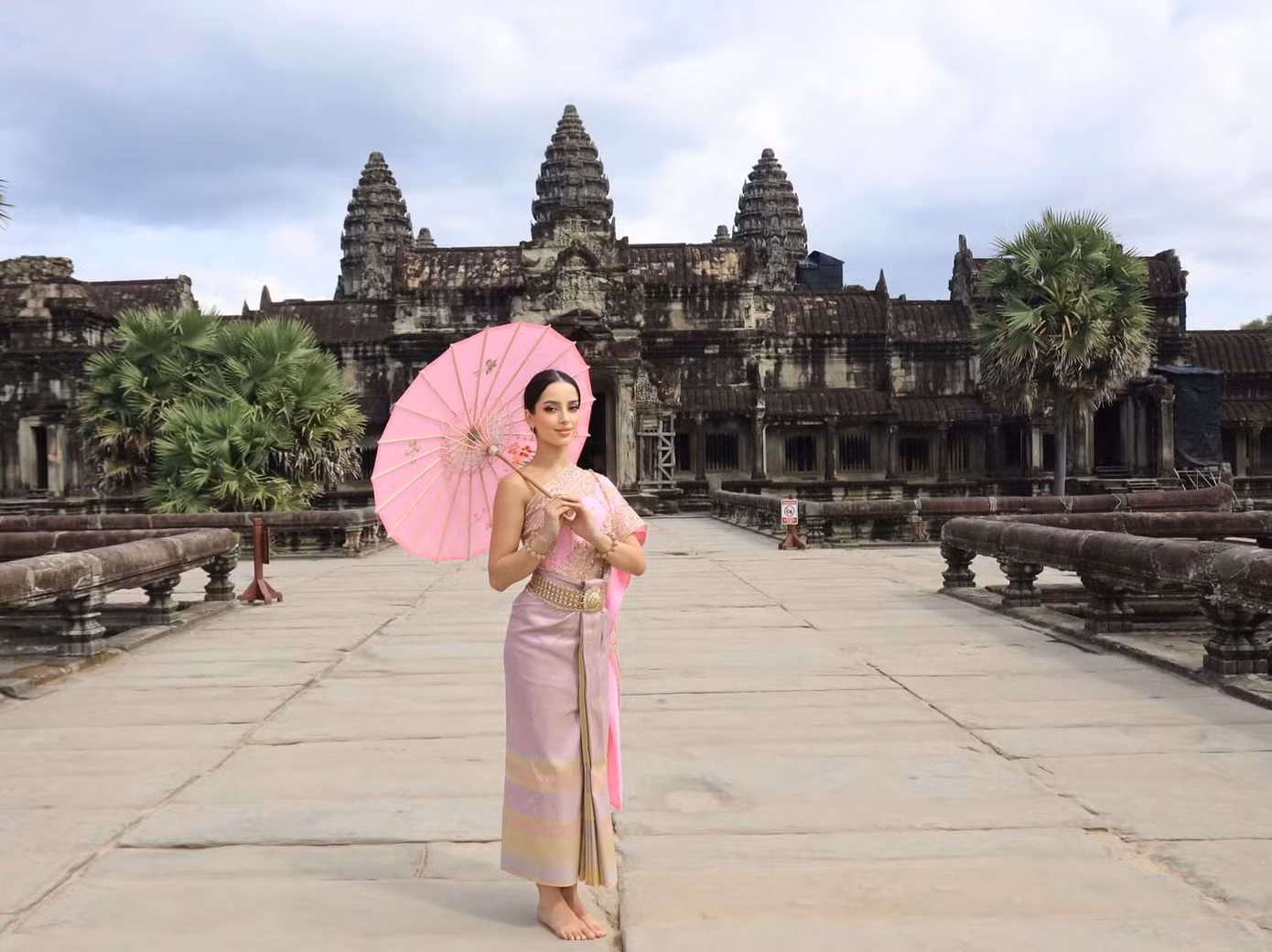 Người đẹp Amy Viranya Berry - Miss Grand Buriram 2024 bị fan Campuchia chỉ trích.